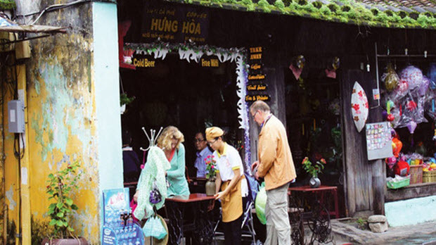  Vì sao du khách thắt hầu bao khi đến Việt Nam?